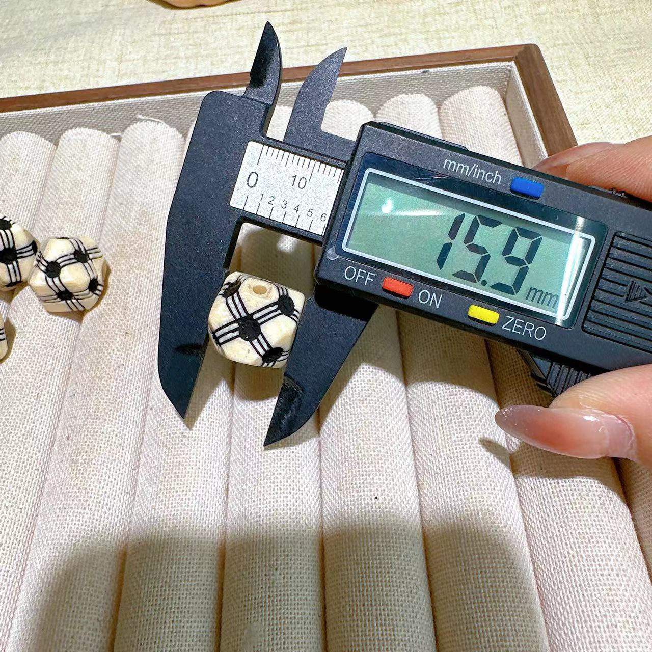 藏式新款料器唐八棱黄色白色diy编织手绳项链文玩时尚配饰品佛珠