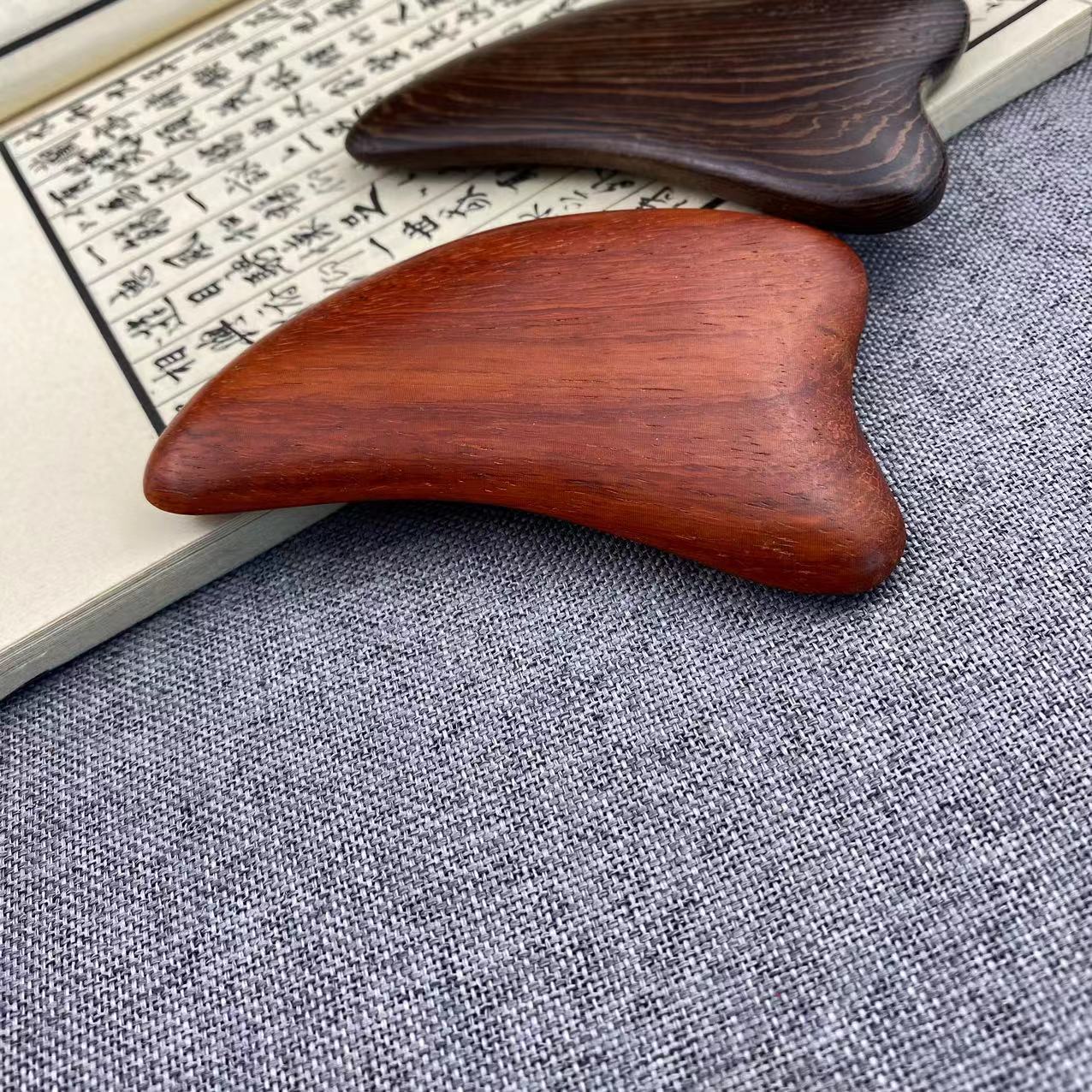 鸡翅木红花梨木质刮痧板波浪心形刮痧板全身通用背部经络按摩刮痧
