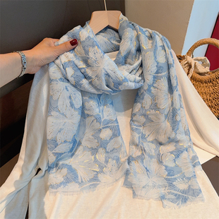 天蓝色烫金银杏叶丝巾女春夏季 棉麻围巾 出游海边防晒披肩秋天薄款