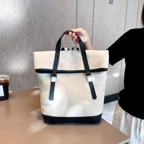 超火轻便高级旅游双肩包女2026新款时尚高颜值帆布通勤女士背包小