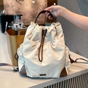 轻便小众高级旅游双肩包女2026春夏新款高颜值牛津布通勤女士背包