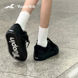 鮀品小黑鞋2026冬季新款小众百搭厚底黑武士板鞋运动休闲鞋面包鞋