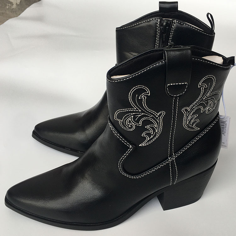 2025冬季新款低跟尖头女靴