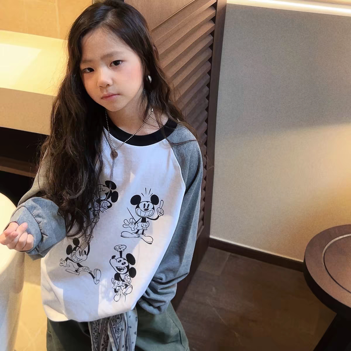 美妞 女童洋气中性款印花长袖T恤 宽松大版中大童上衣2026新款