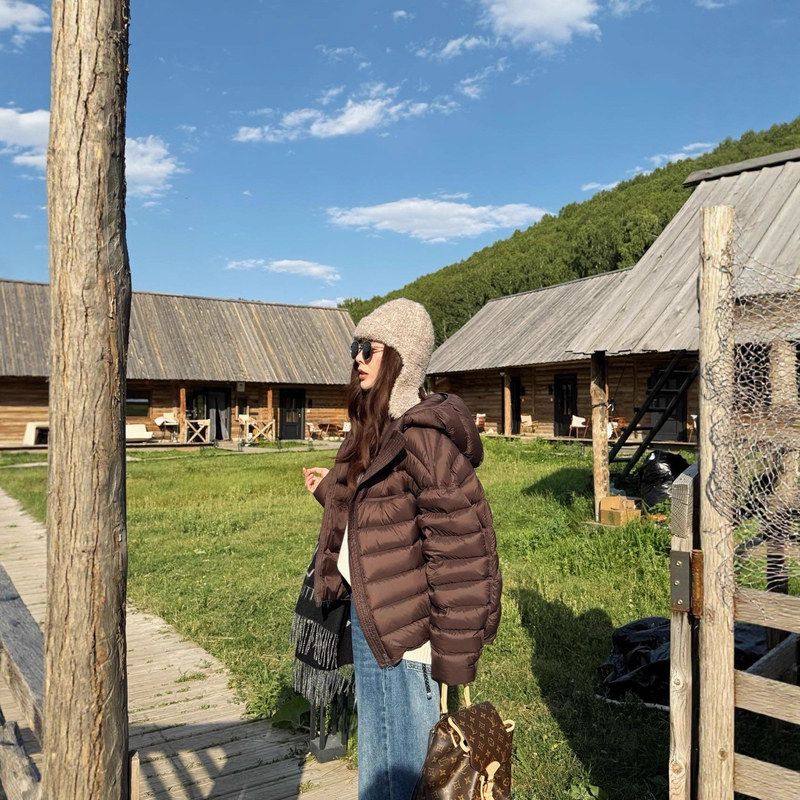 2025冬季新款排骨羽绒服女轻薄泡芙短款白鸭绒保暖连帽小个子外套