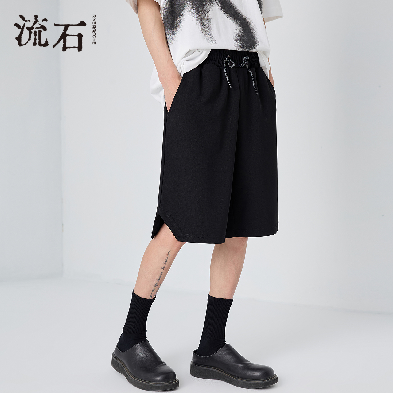 RS流石男装简洁黑色休闲运动短裤