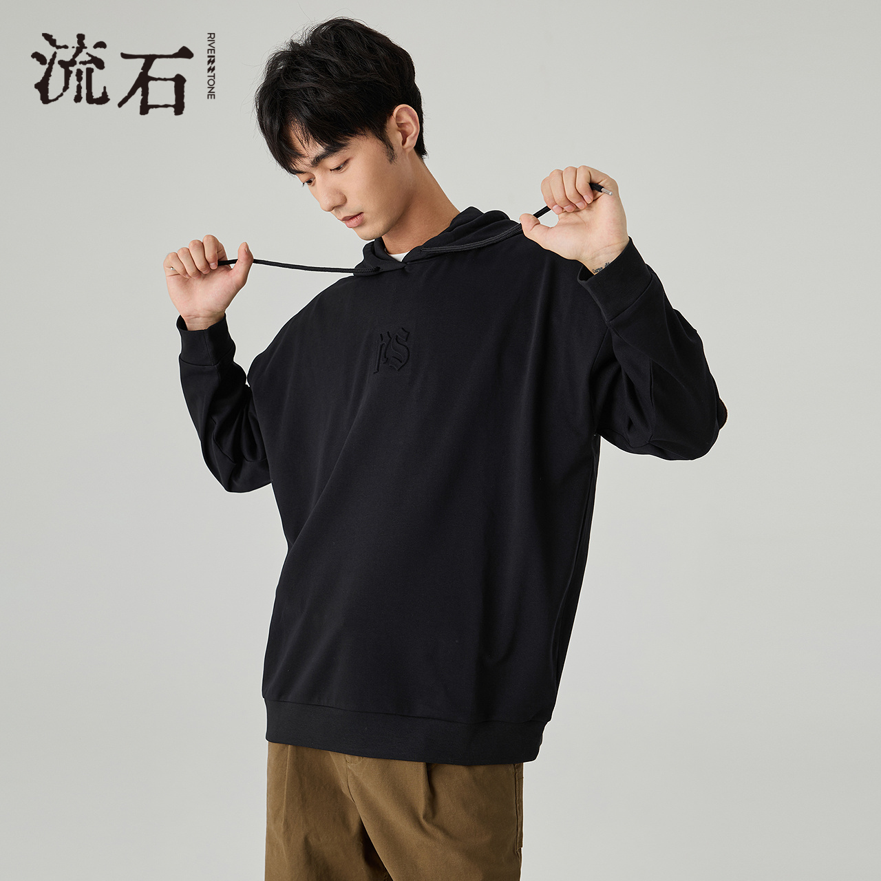 RS流石男装简洁时尚带帽卫衣春季