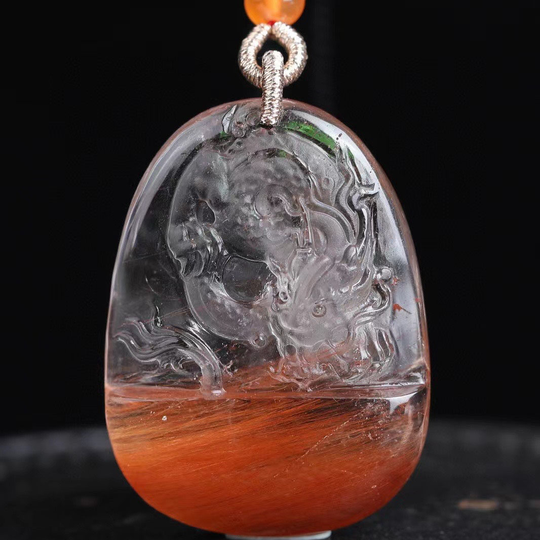 魅晶天然原矿水晶晶体通透红水晶红兔毛发雕刻龙牌吊坠