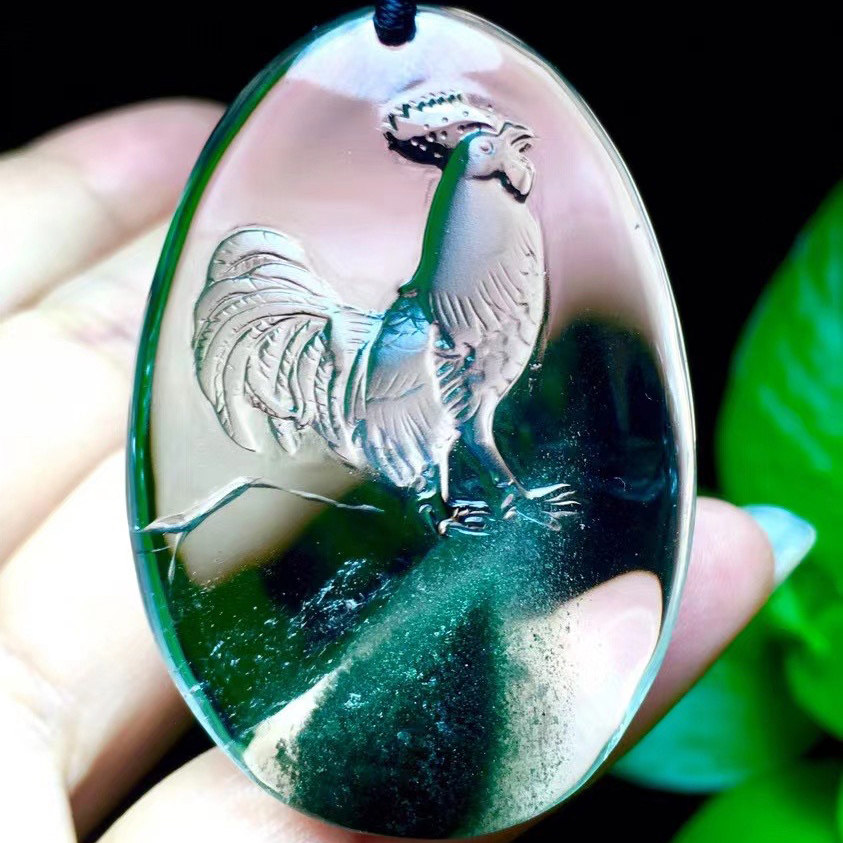 魅晶天然原矿水晶晶体通透绿幽灵雕刻生肖鸡吊坠