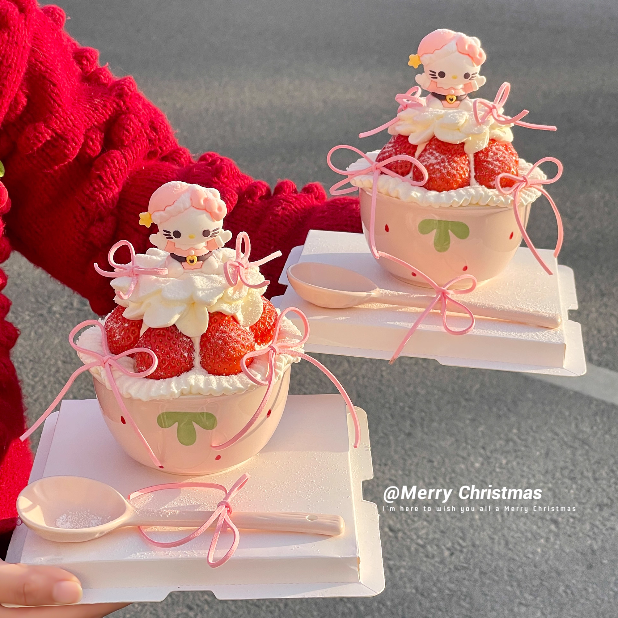 2025圣诞节网红草莓碗蛋糕装饰粉色KT猫陶瓷碗甜品蛋糕碗配件插件