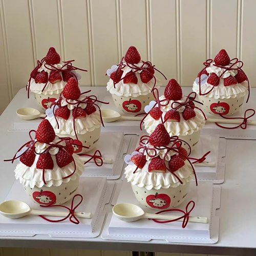 2025新年跨年圣诞节草莓碗小狗陶瓷碗蛋糕装饰草莓蛋糕碗甜品碗