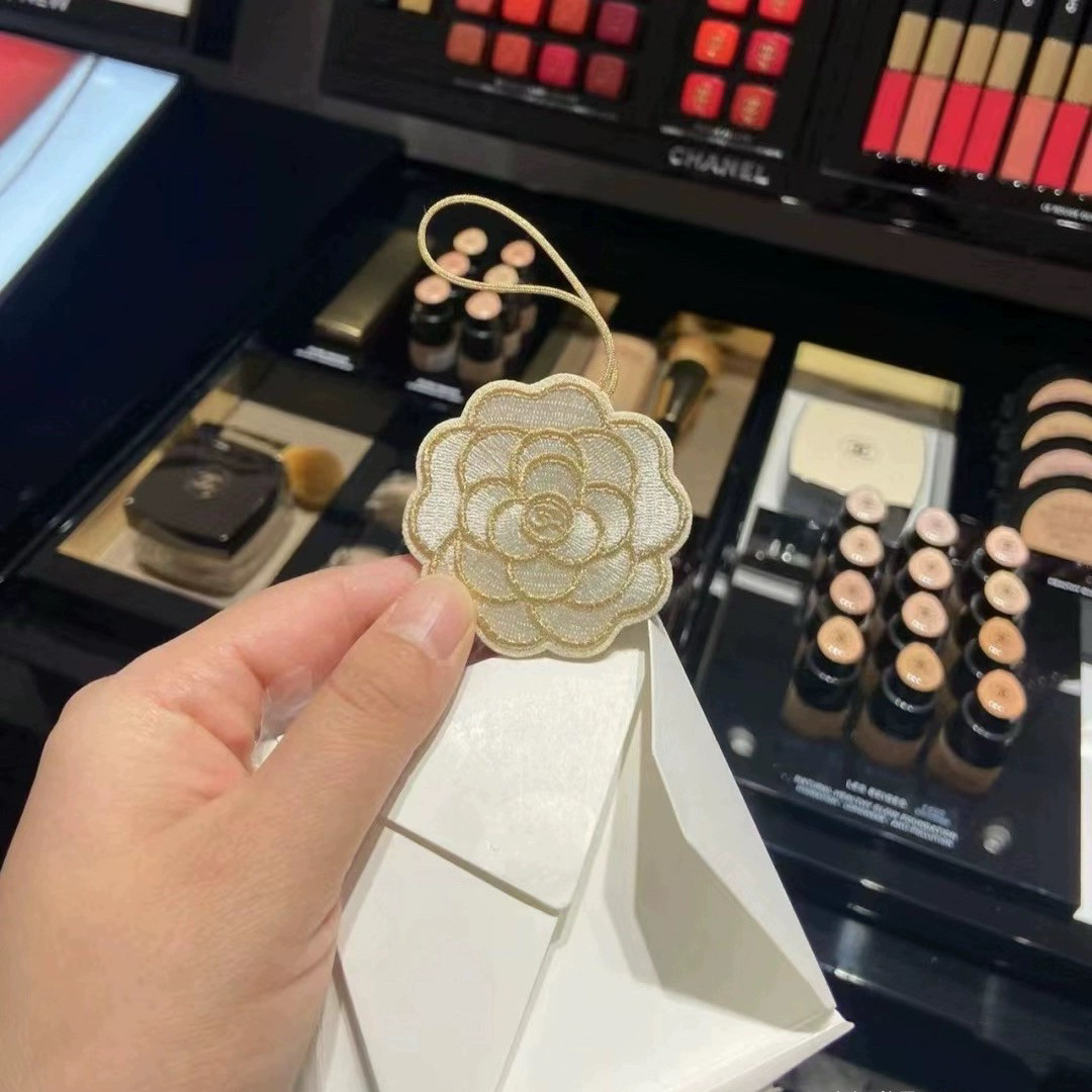 香集卡礼赠超精致双面刺绣山茶花挂件 可做包挂车挂 高级感 有盒,服饰配件/皮带/帽子/围巾,包挂件,淘宝优惠券,粉丝福利购,淘宝优惠卷