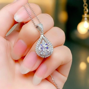 钻石之乡河南钻石商丘钻石河南人造钻石水滴梨形吊坠微镶八心八箭