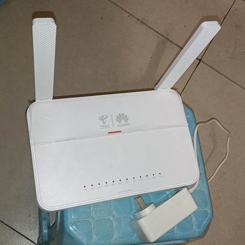议价华为光猫HN8145XR，带原装电源。成色如图所示（几乎