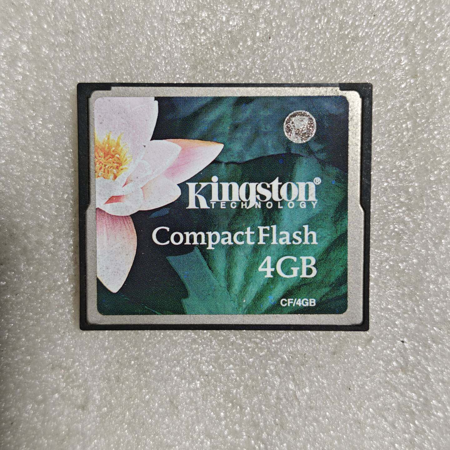 议价金士顿4G CF存储卡，成色如图，正常使用