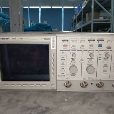 议价Tektronix TDS754D数字示波器，2002年生产