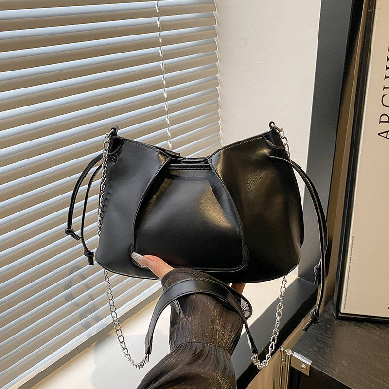 洋气质感斜挎包女2026春季新款淑女气质单肩包韩版小众设计女包