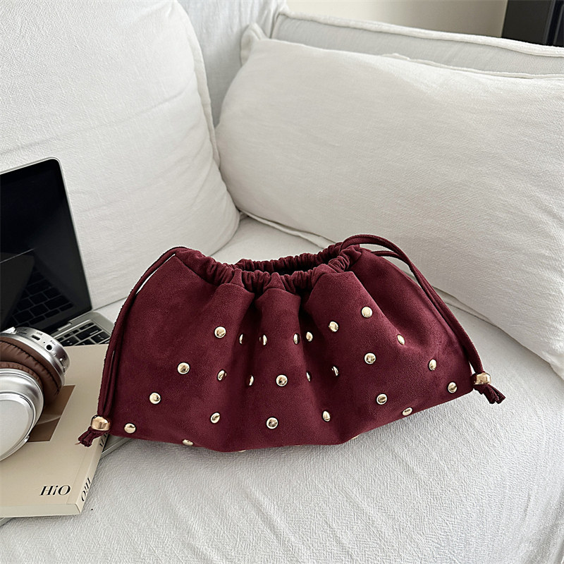 小众磨砂铆钉手提包包女2026春季复古风简约休闲百搭单肩水桶包,箱包皮具/热销女包/男包,通用款女包,淘宝优惠券,粉丝福利购,淘宝优惠卷