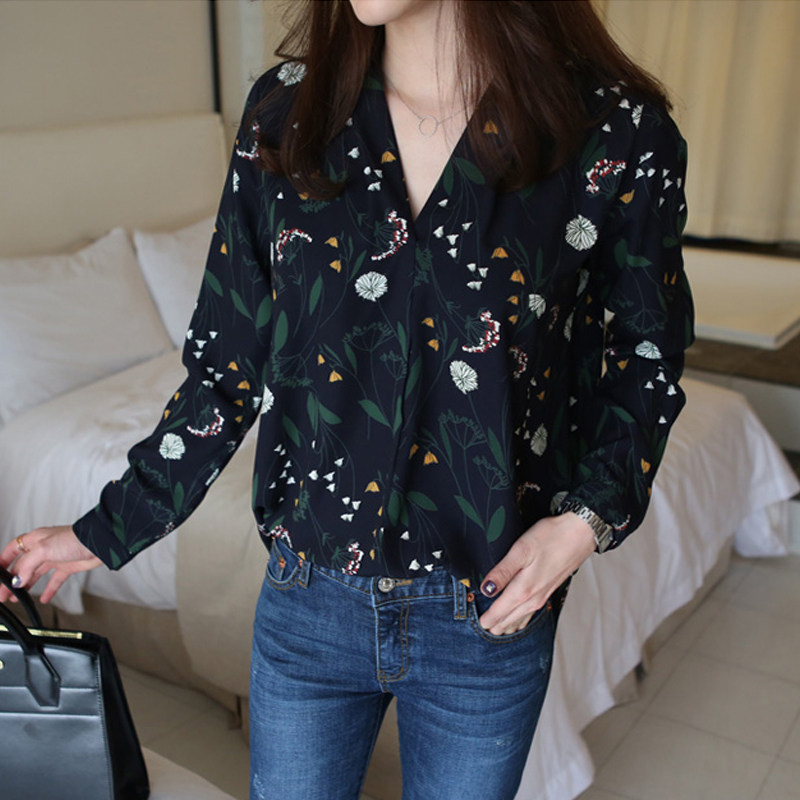 2018秋季新款韩版百搭V领衬衫女长袖宽松碎花雪纺衫大码印花上衣在类目 女装/女士精品, 蕾丝衫/雪纺衫中 - 来自Buy2taobao.com提供专业的淘宝代购服务