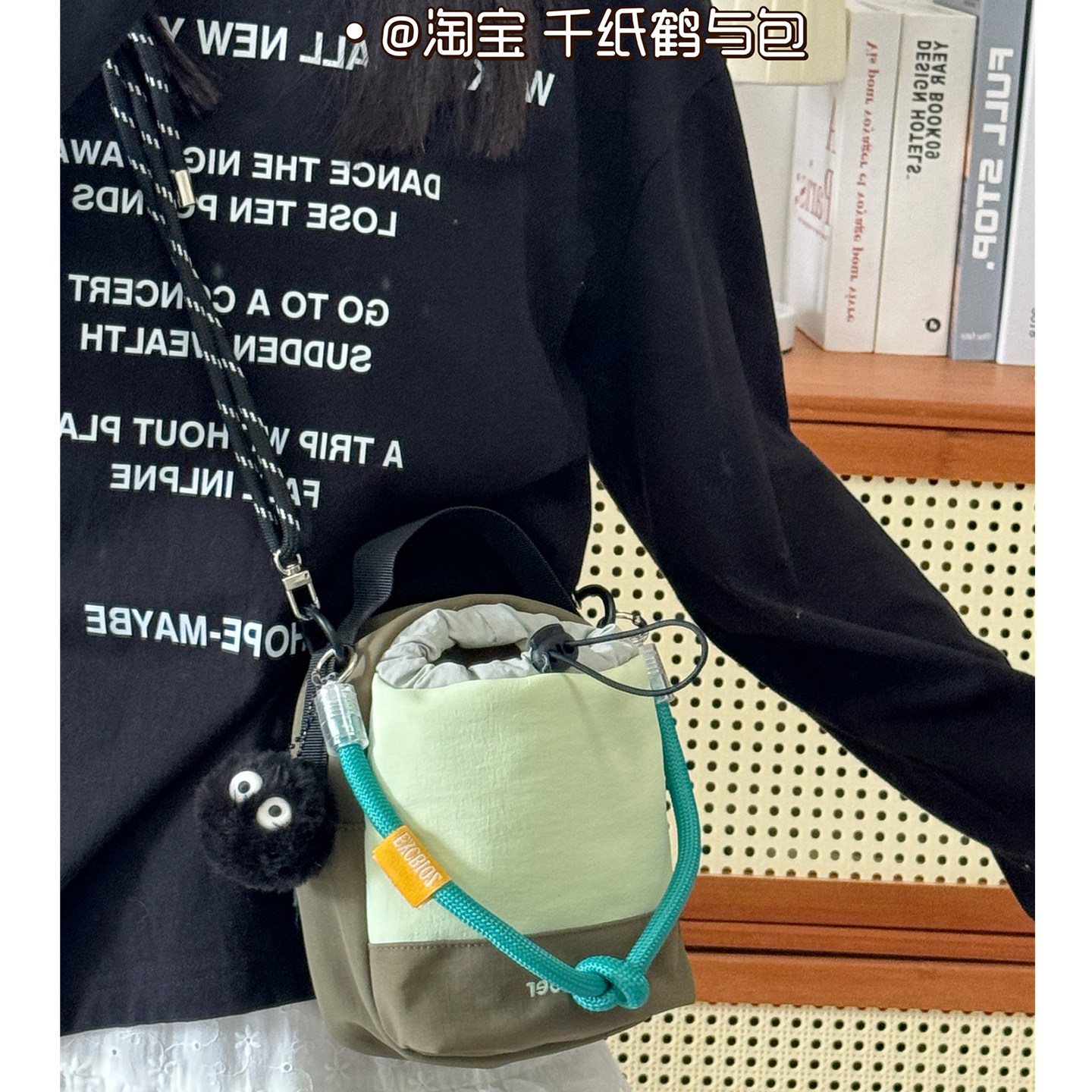 新款撞色少女斜挎包迷你便携轻便抽绳束口包学生百搭骑行单肩小包