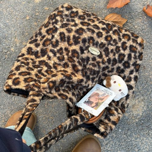 介AB双面可背的单肩包尊嘟敲百搭