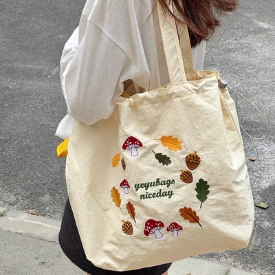 谁背谁夸！敲松弛的一款单肩包包