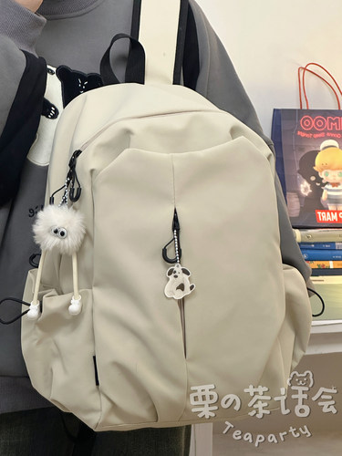 我尊嘟爱惹！介无印风书包敲百搭