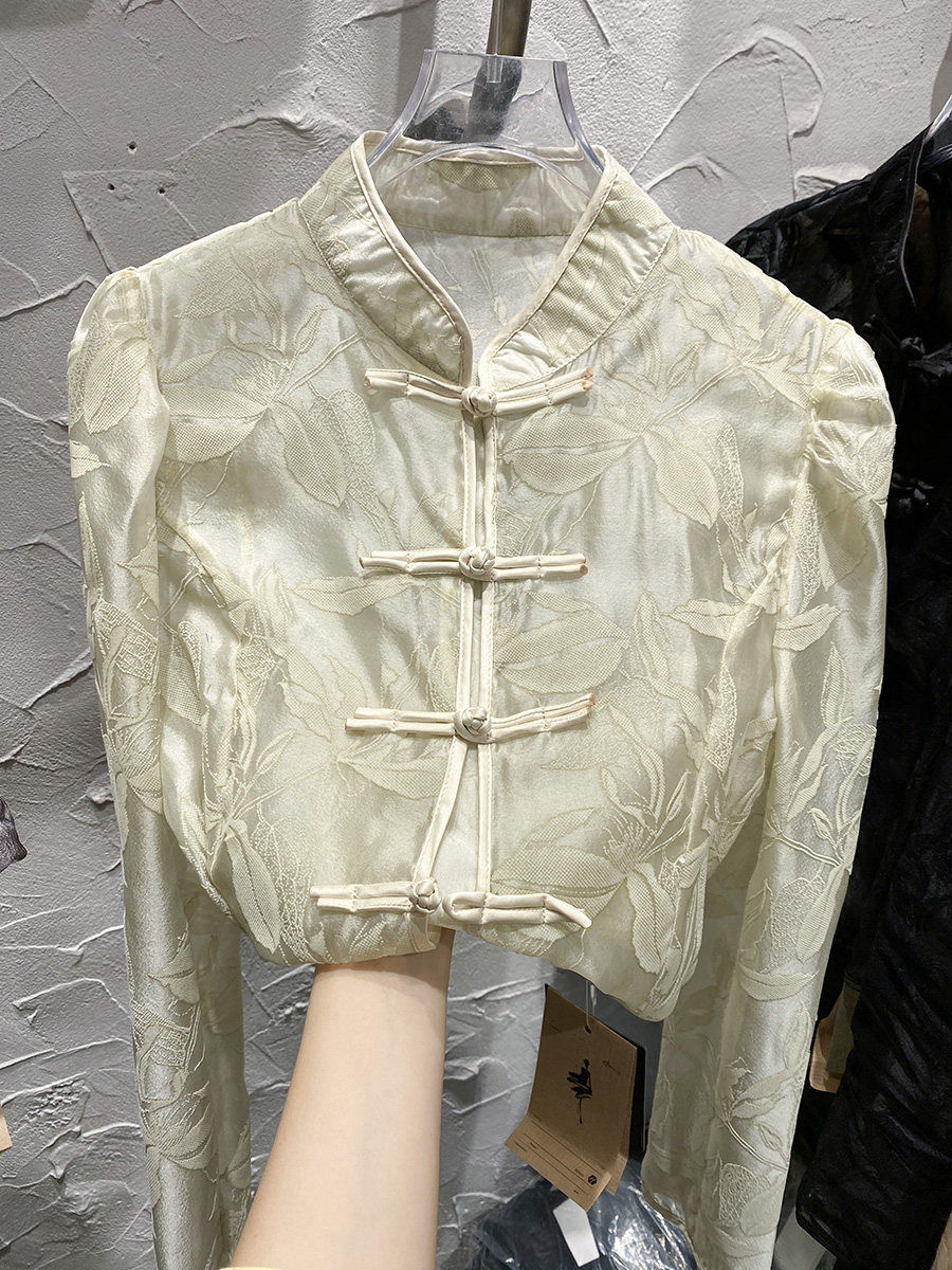 2024流行重工刺绣宫廷风蕾丝衬衫女盘扣设计感衬衣新款泡泡袖上衣