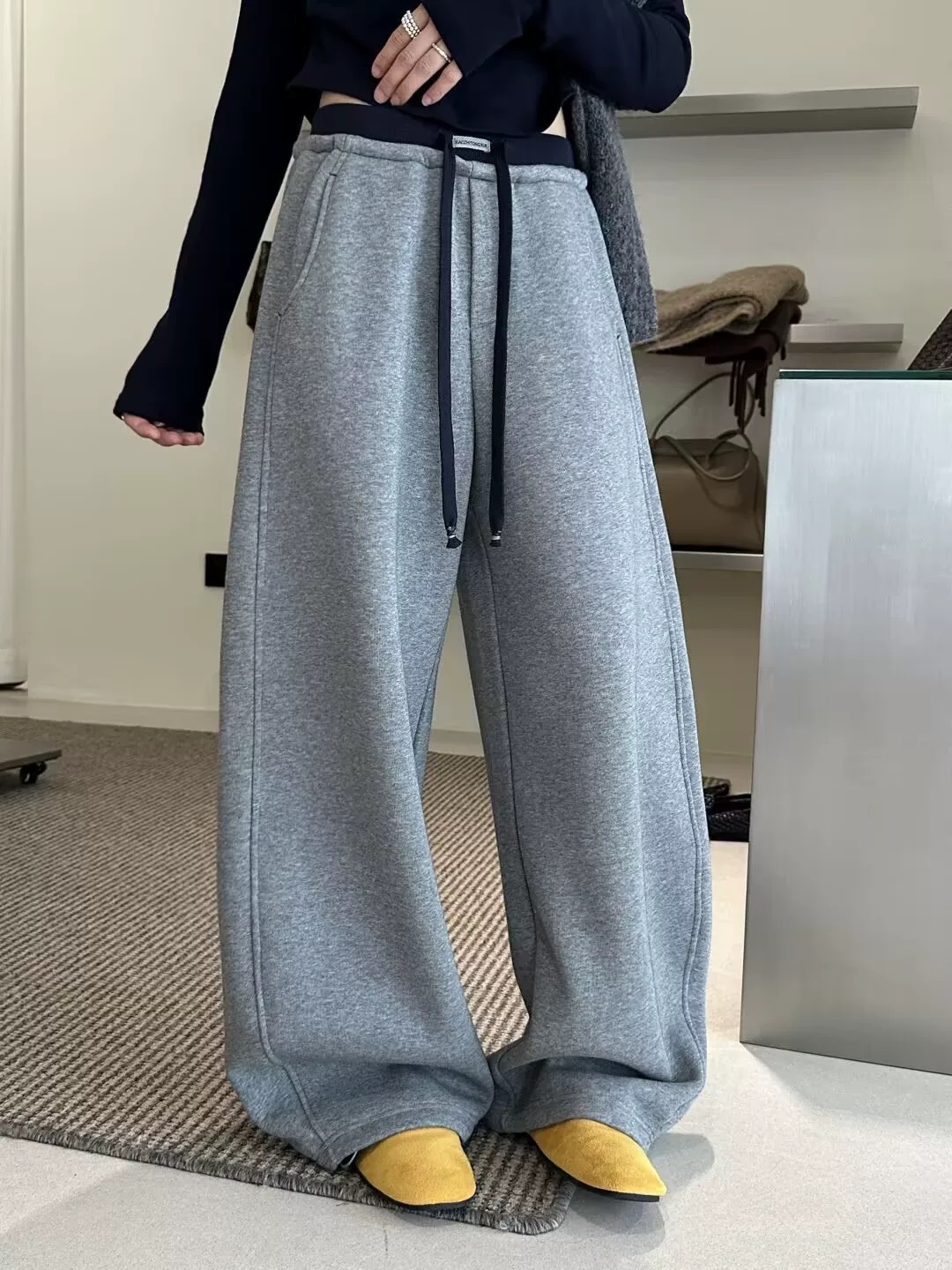 2025冬季新款拼接撞色抽绳休闲裤女弯刀裤直筒阔腿加绒加厚卫裤