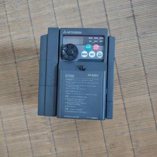 台达变频器2.2kw三相输入FR-D740-2.2K-CHT--议价商品