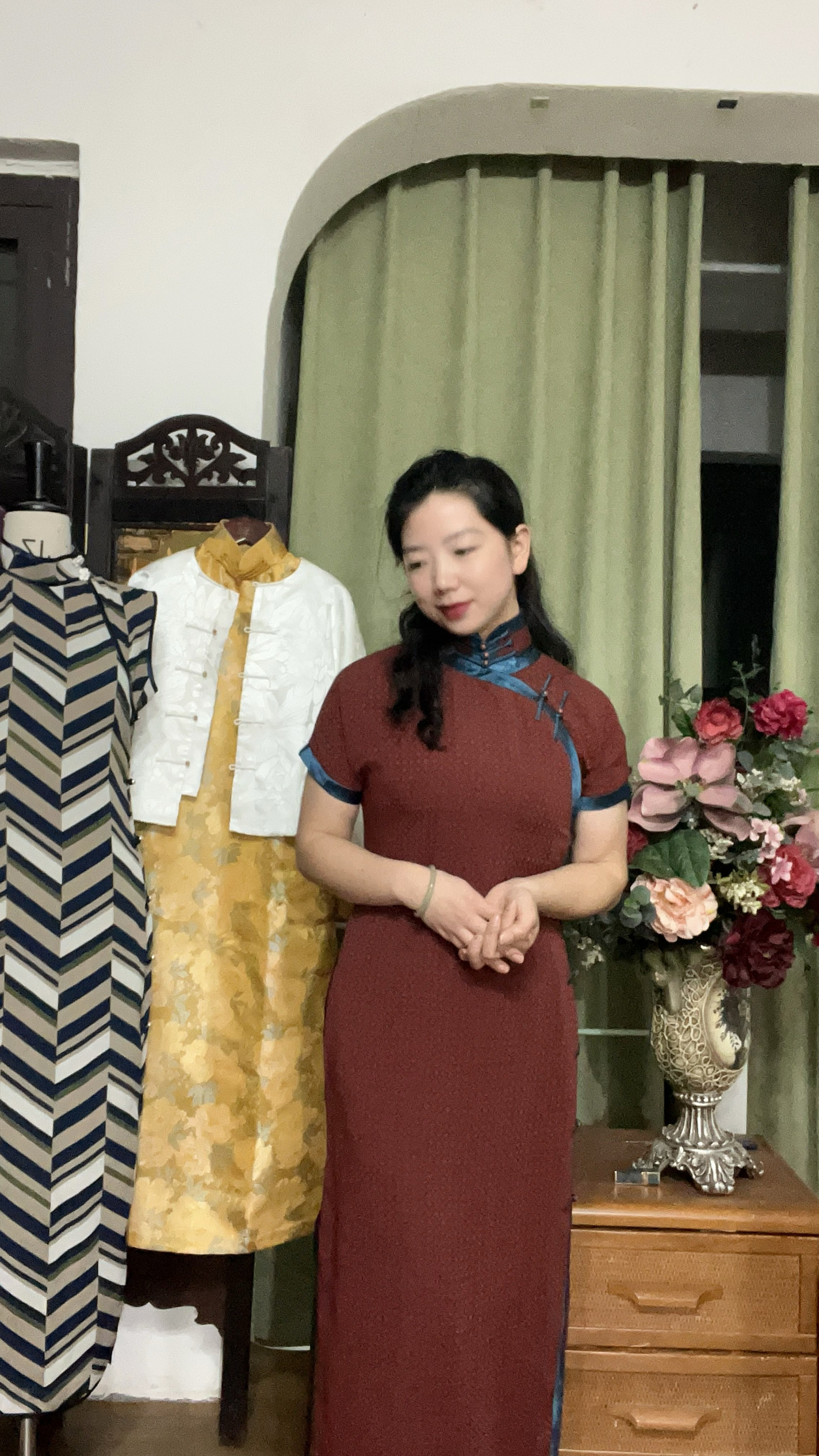 杨姑娘旗袍新款纯色铁锈锈红 大宽边假高开撞色大气旗袍可定做