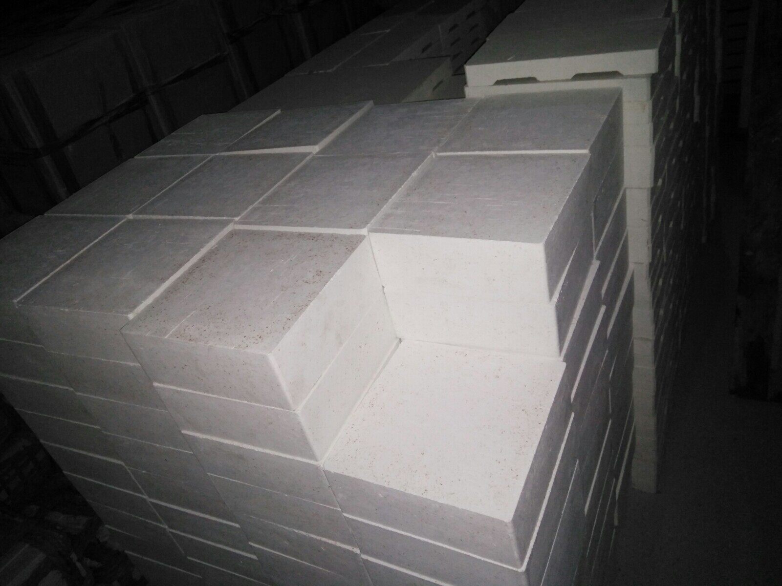 1600度高 温匣钵 刚玉莫来石匣钵 刚玉坩埚 耐火匣钵 耐火砖