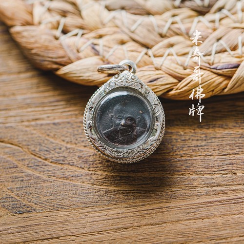 泰国佛牌龙婆添金达玛尼自身