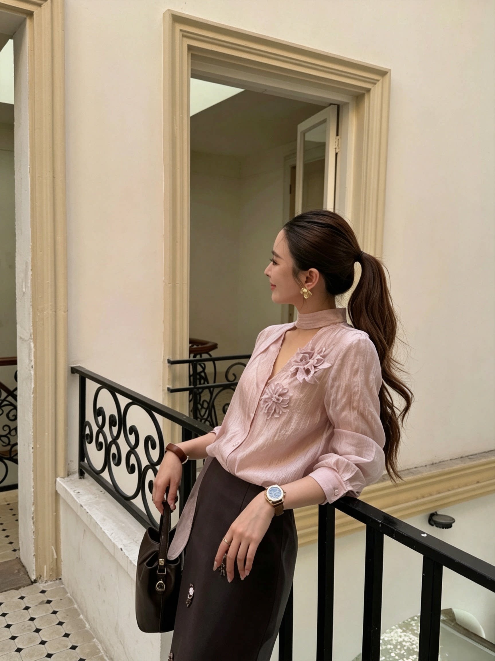 三色手工立体花朵衬衫女秋季天丝质感飘带领轻奢显瘦长袖内搭衬衣
