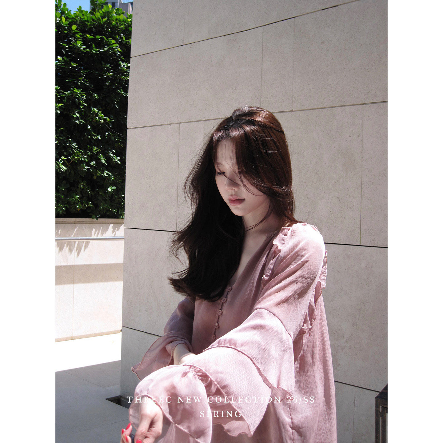 三喜threec《飞扬》多瓣喇叭袖上衣女宽松慵懒设计感V领小众衬衫