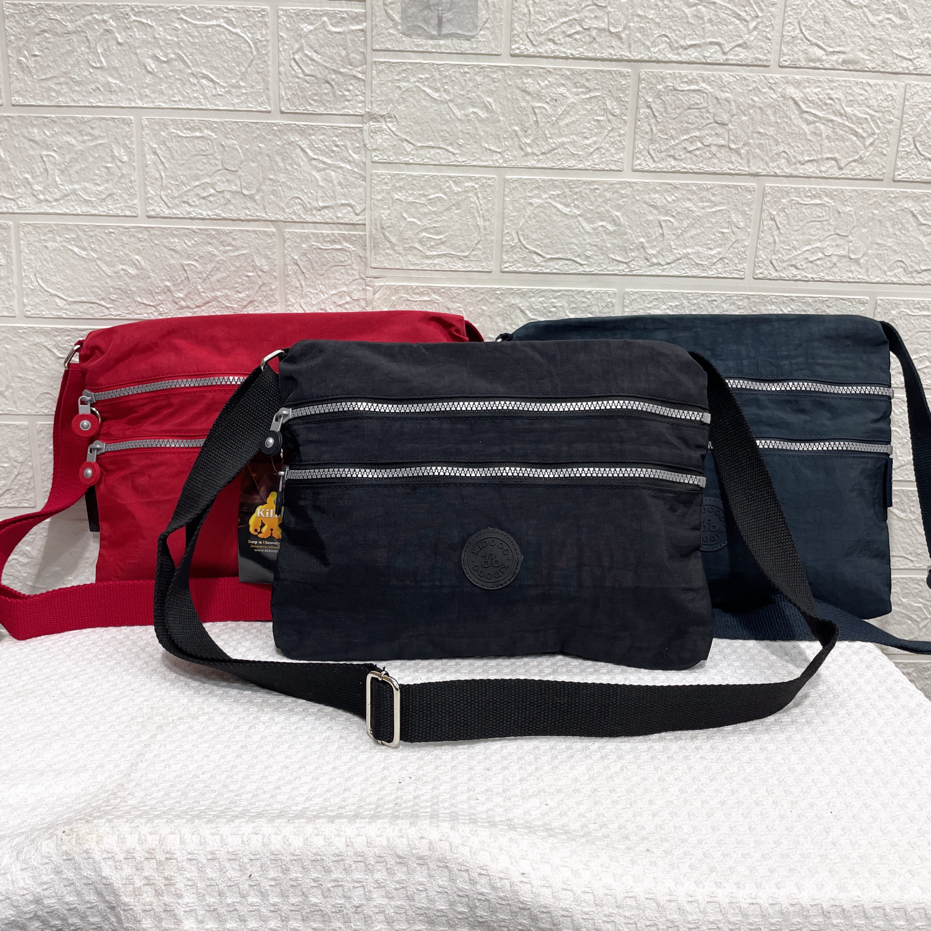 出台湾原单捡漏～多格层时尚休闲简约百搭轻便舒适单肩包 斜挎包