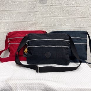 出台湾原单捡漏～多格层时尚休闲简约百搭轻便舒适单肩包 斜挎包