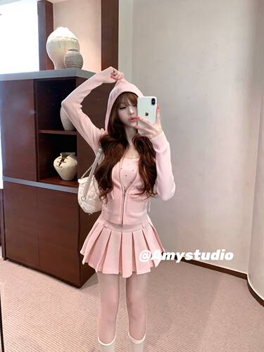 艾米Amy正版纯欲风套装女2026早秋针织连帽开衫搭百褶裙三件套