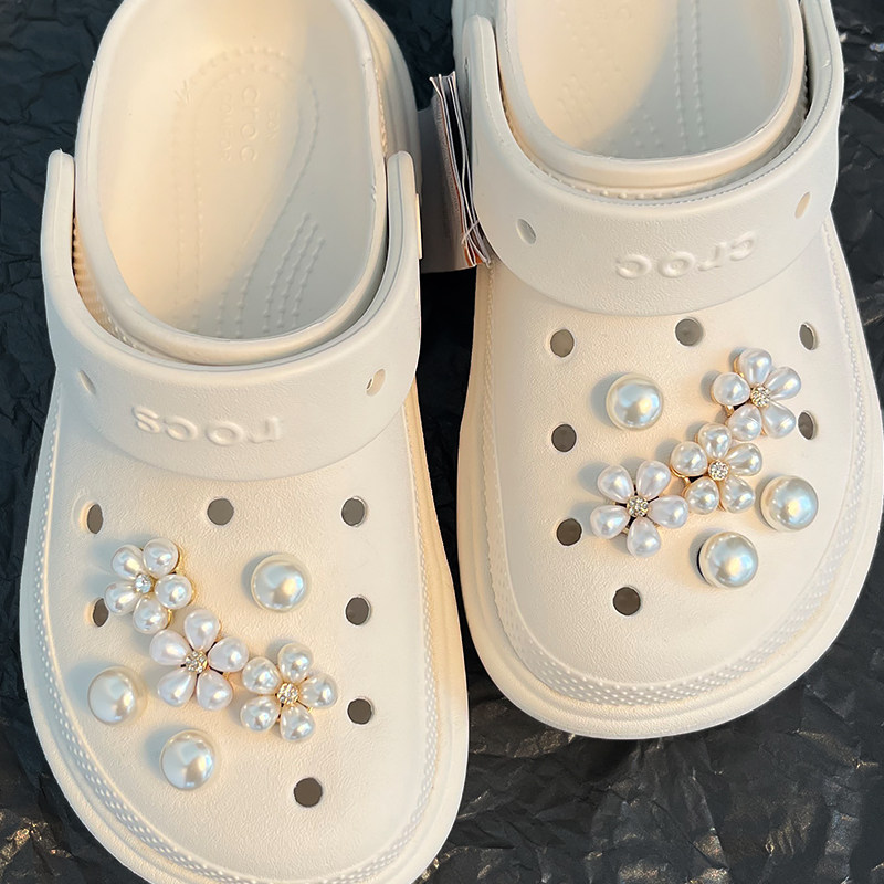 珍珠鞋花高级感雪屋白色鞋饰品图片
