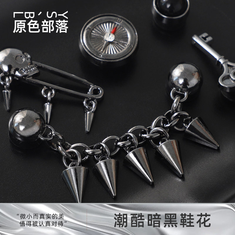 男款高级感洞洞鞋配饰装饰扣男生图片
