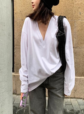 白色磨毛t恤女纯棉长袖宽松慵懒风深V低领打底衫女春秋内搭可外穿