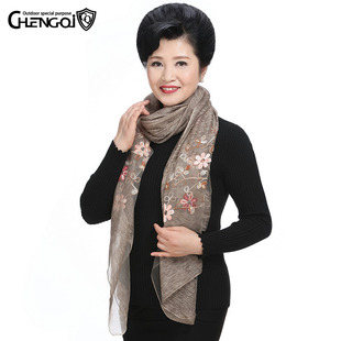 春秋妈妈绣花丝巾中老年人长款丝巾女士冬天百搭老人围巾披肩两用