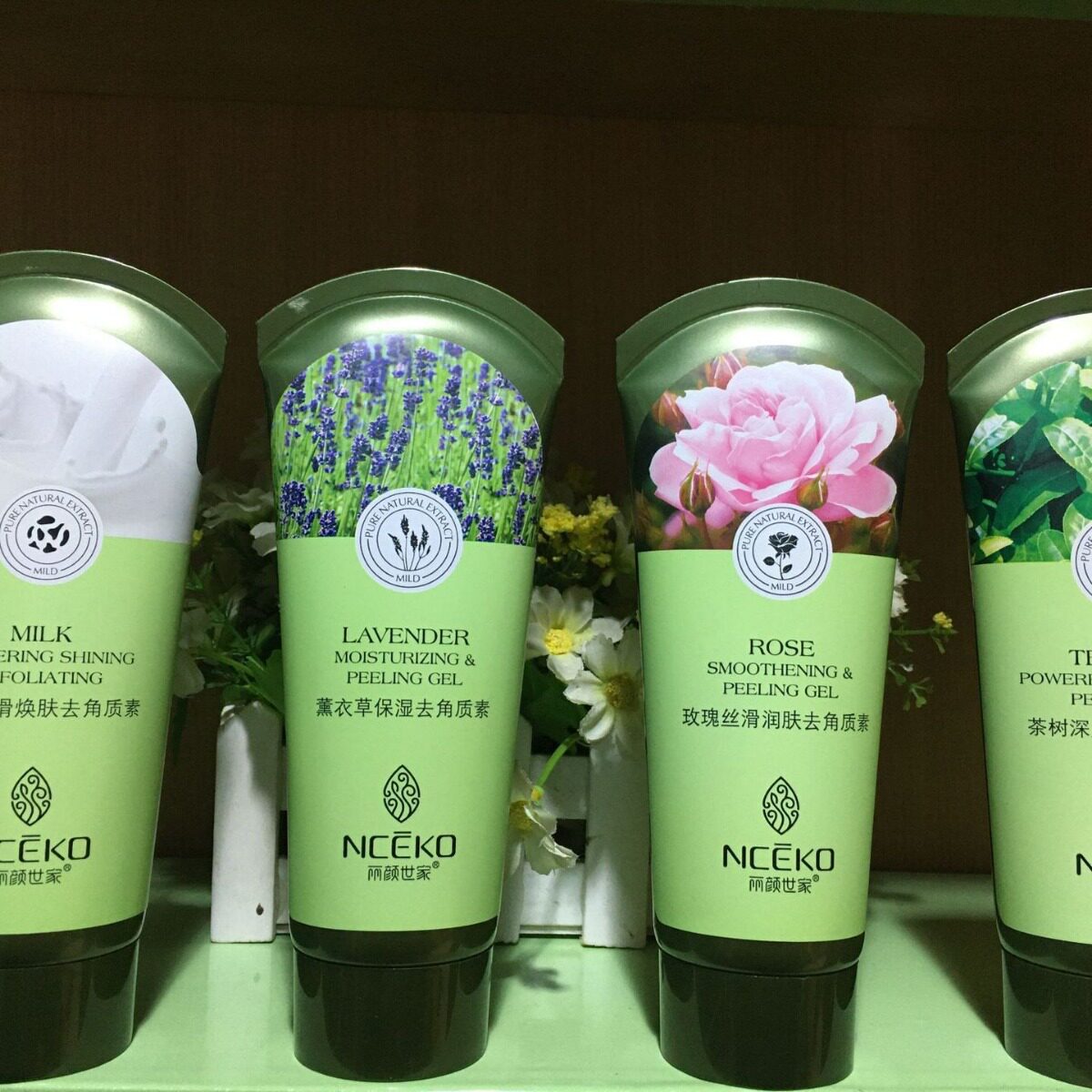 丽颜世家牛奶嫩滑焕肤去角质啫喱家茶树 薰衣草 玫瑰丝滑润肤角质图片
