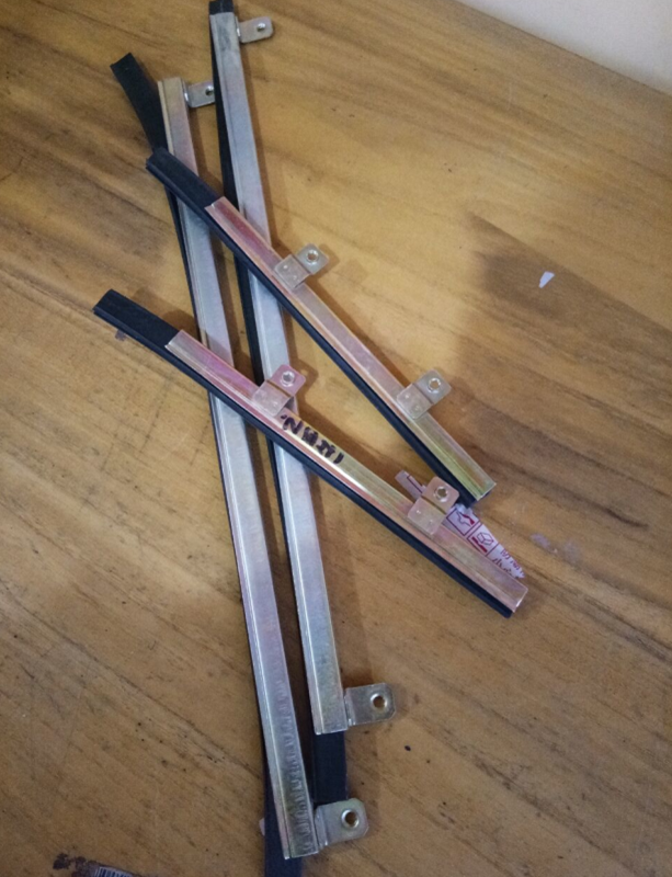金杯海星a9/a7面包车前中门玻璃卡槽底槽海星玻璃托架汽车配件
