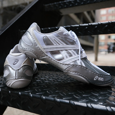 代购Asics HYPERSYNC亚瑟士男女运动休闲鞋复古低帮薄底鞋银色