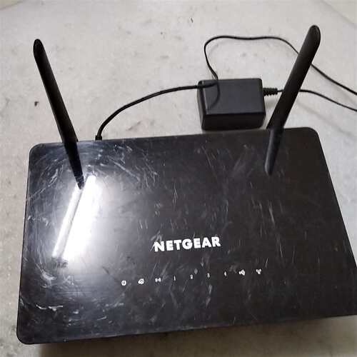 可维修网件，R6220千兆路由器，外表有划议价
