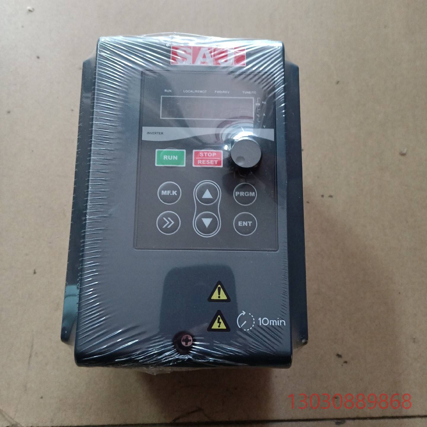 可维修全新三晶变频器VM1000H-4TR75GB  0.75KW