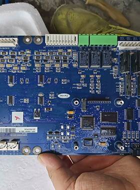 可维修开利30HXC螺杆机主板32GB500182EE有2张，议