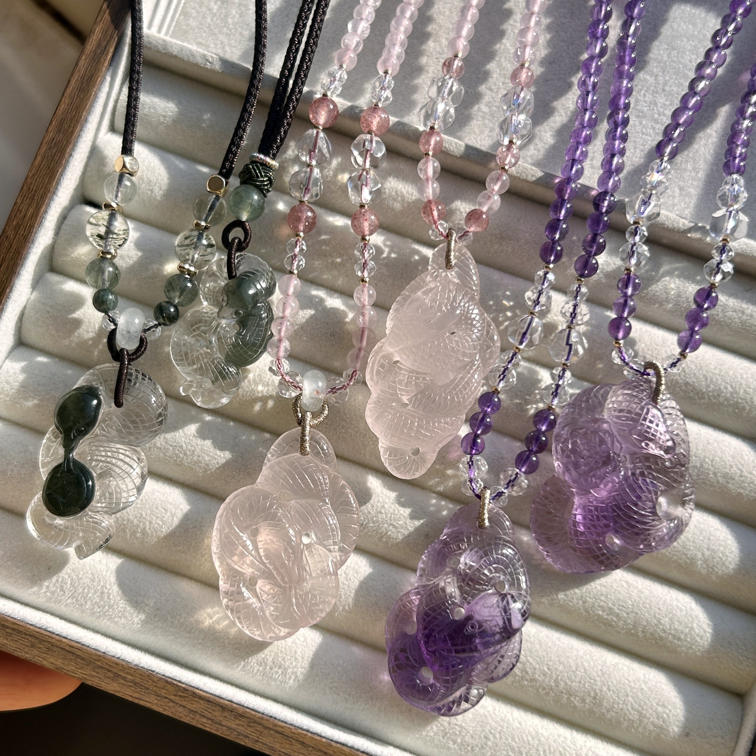 天然水晶生肖蛇吊坠紫水晶绿幽灵粉水晶本命年蛇男女项链