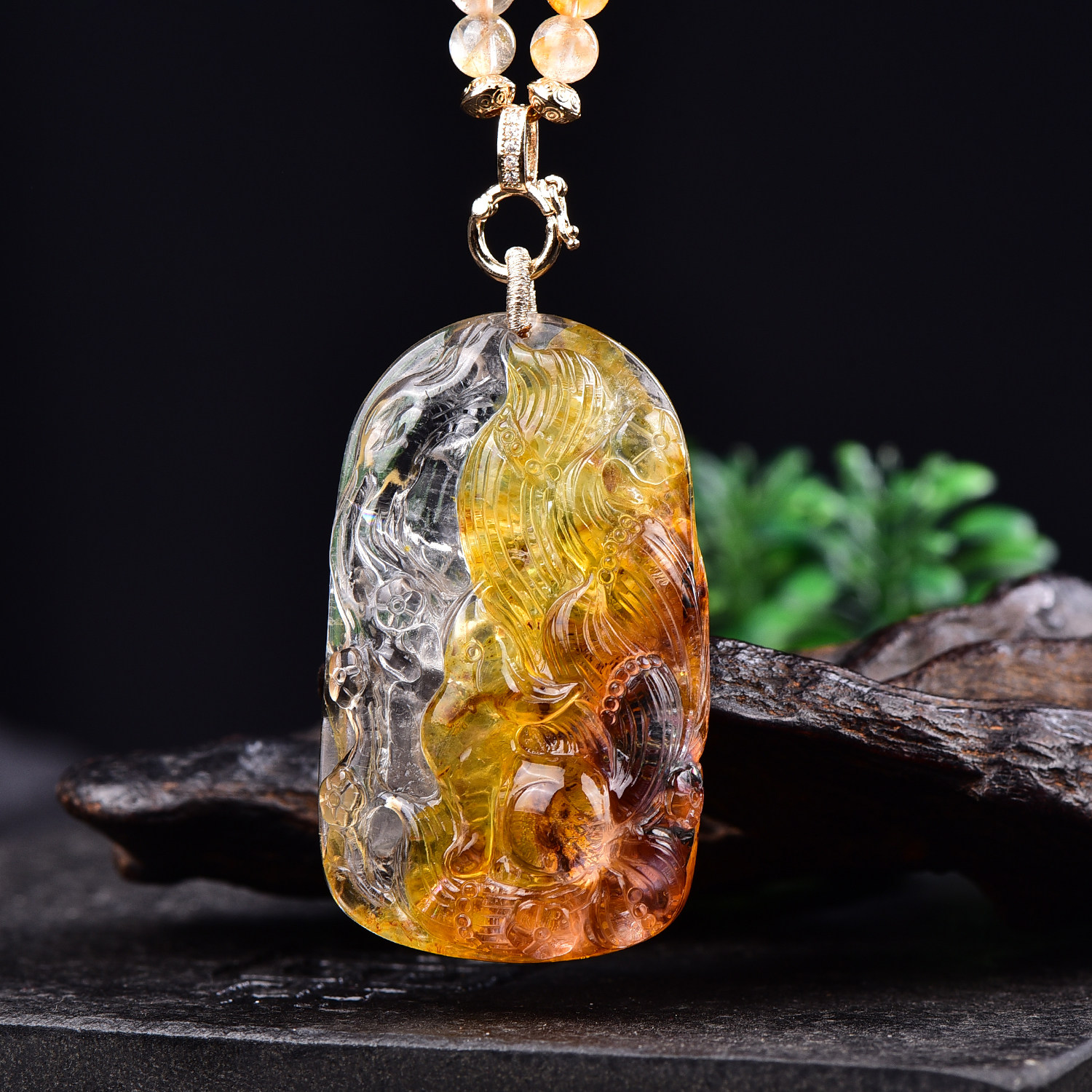 新款现货天然黄胶花九尾狐吊坠手工精雕胶花水晶狐狸原创设计项链